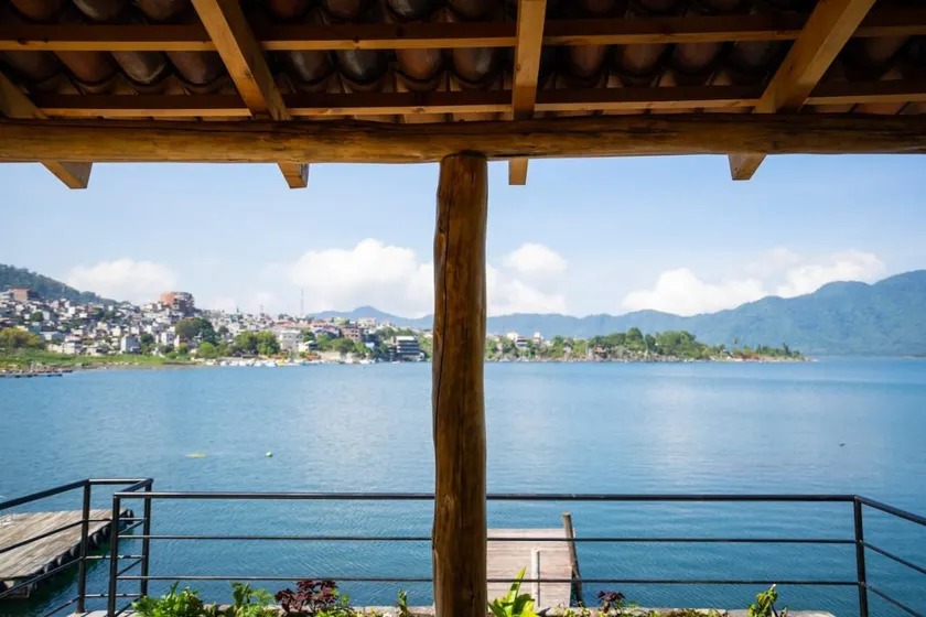 Spectacular Lakefront Studio - Image 1