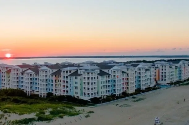 2BD/2BR Beachfront Condo Near Wildlife Refuge - Image 1