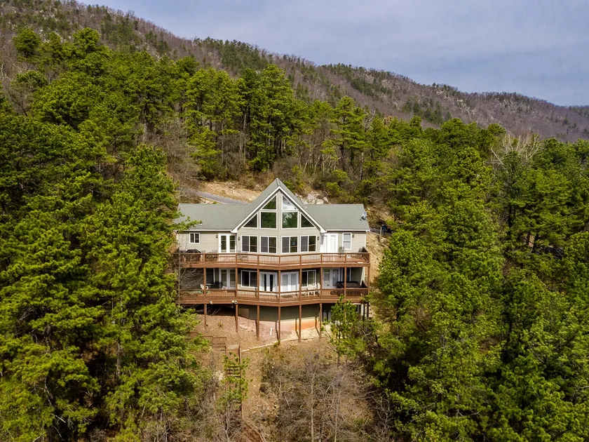 Sweeping Views of Shenandoah & Massanutten Mtn - Image 1