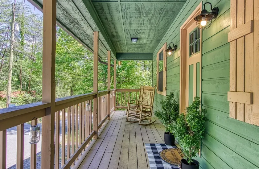Adorable Cabin · Hot Tub · Dreamy Getaway - Image 1