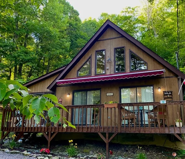 Indian Rocks Chalet on lake Wallenpaupack - Image 1