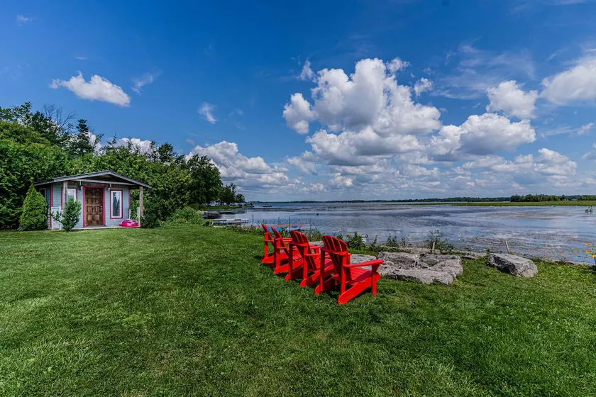 Family-friendly cottage on Pigeon lake - Image 1