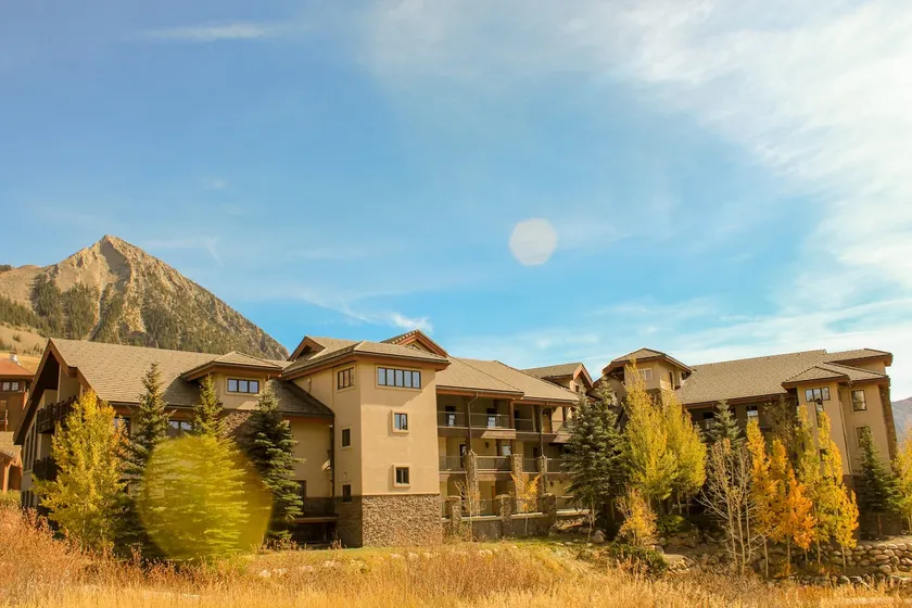 Luxury 4 Bdrm, Underground Parking, Hot Tub! - Image 1