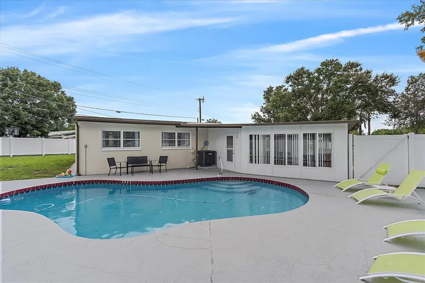 Florida Living - Image 1