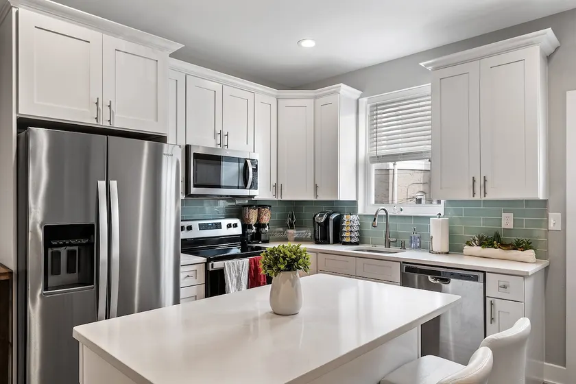 Urban Oasis, Free Parking – 10 Mins to Center City - Image 1