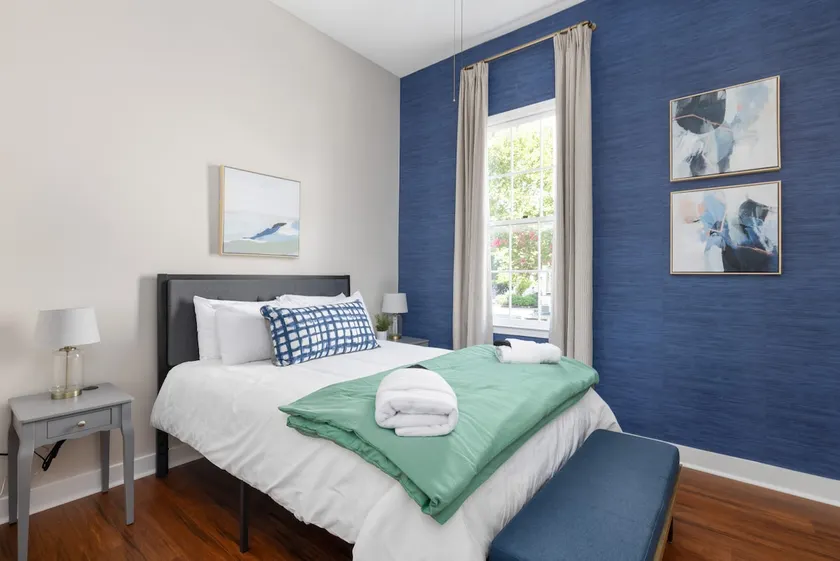 Golden Bell Suite 2Beds/1Bath + Free Parking - Image 1