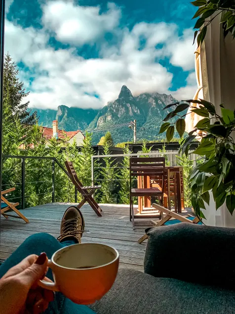 A Breathtaking Hideaway with Mountain Views - Image 1