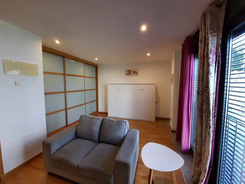 Studio with parking and pool next to the beach - Image 1