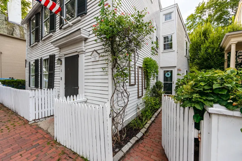 2BR Apartment - Rooftops of Historic Salem! - Image 1