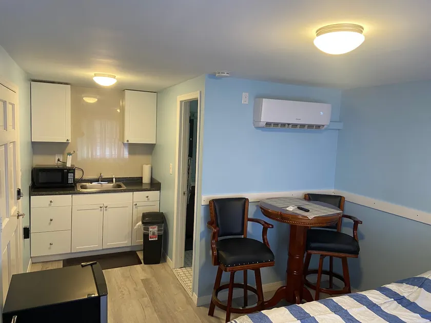 Cozy Studio in Quiet Neighborhood - Image 1