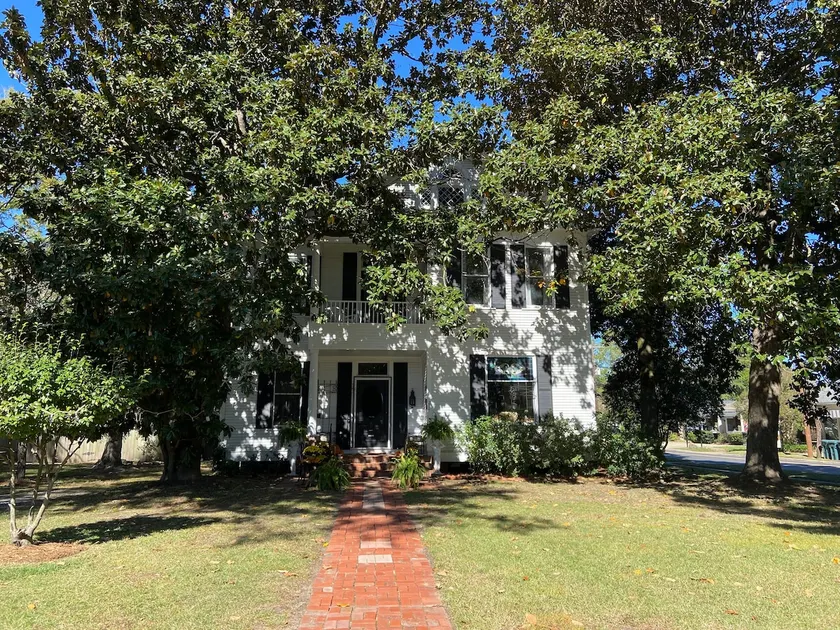 Stay w/ Art at Garden District Gem: Neville House - Image 1