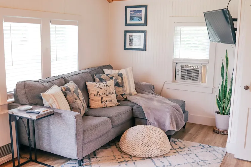 MaineStay Cottage #5 With Fireplace & Fully Stocked Kitchen in Hampden/Bangor - Image 1