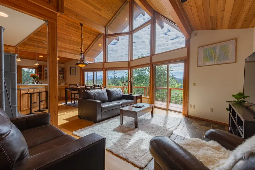 Luxury Auke Bay Chalet~ Ocean views, Hot tub, Sauna, fireplace, Ultimate Retreat - Image 1