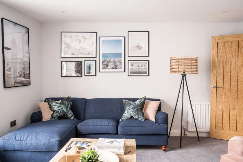 Four Bed Townhouse, 50m from the beach, parking - Image 1