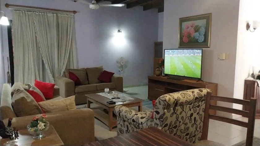 A house with all the amenities! - Image 1