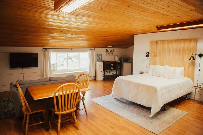 Adorable 1-bedroom suite in charming rural setting - Image 1