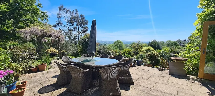 Stunning house, fenced garden, and outdoor dining! - Image 1