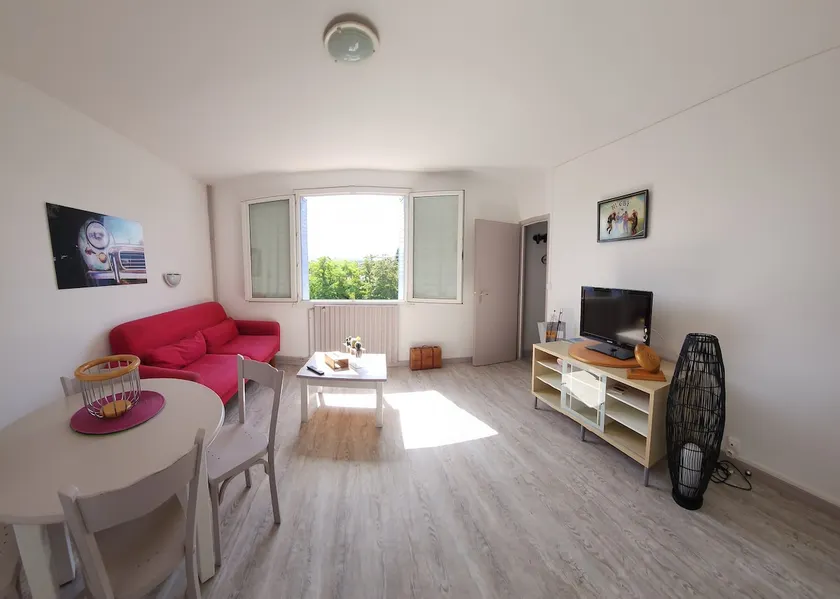 modern 2-person aparthotel - 2-star rating - Image 1