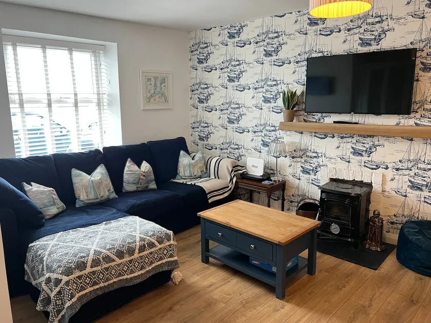 Portaferry Waterfront Townhouse with Hot Tub - Image 1