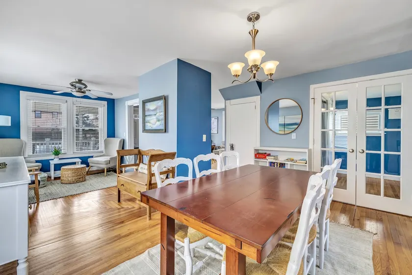 4BR Beach Home | Walk to 3 Beaches | Sleeps 10 - Image 1