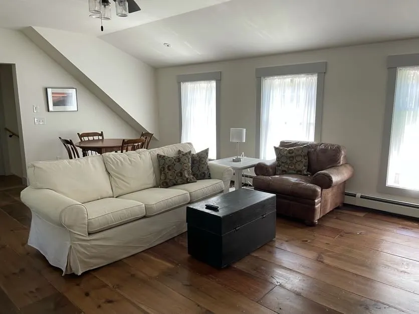 Charming 1-BR, detached, minutes from beach - Image 1