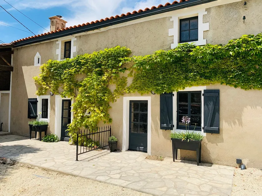 Tranquil interconnecting Gîtes with Private Pool - Image 1