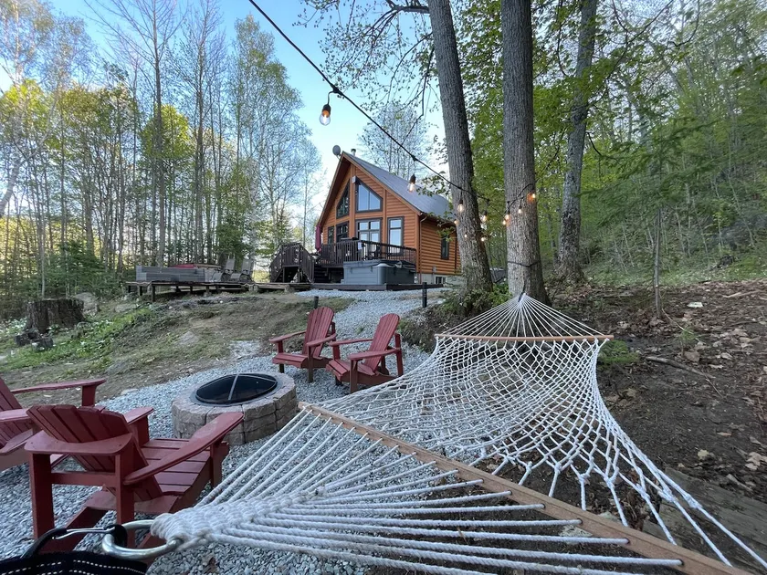 Joy's Chalet - Hottub, Lake, & Cottage - Image 1