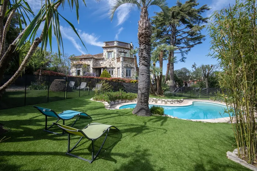 Beautiful villa with pool between sea and mountain. - Image 1