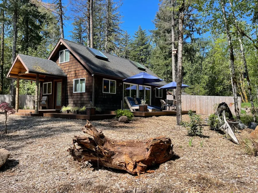 The Cedar House, an Adorable Cedar Shingled Cabin - Image 1