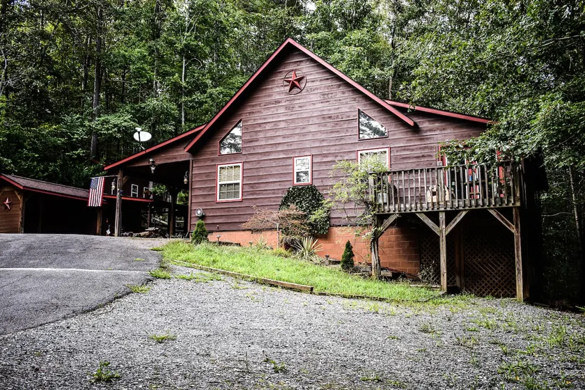 *Deck and Firepit!* + Cozy Bunkhouse - Image 1