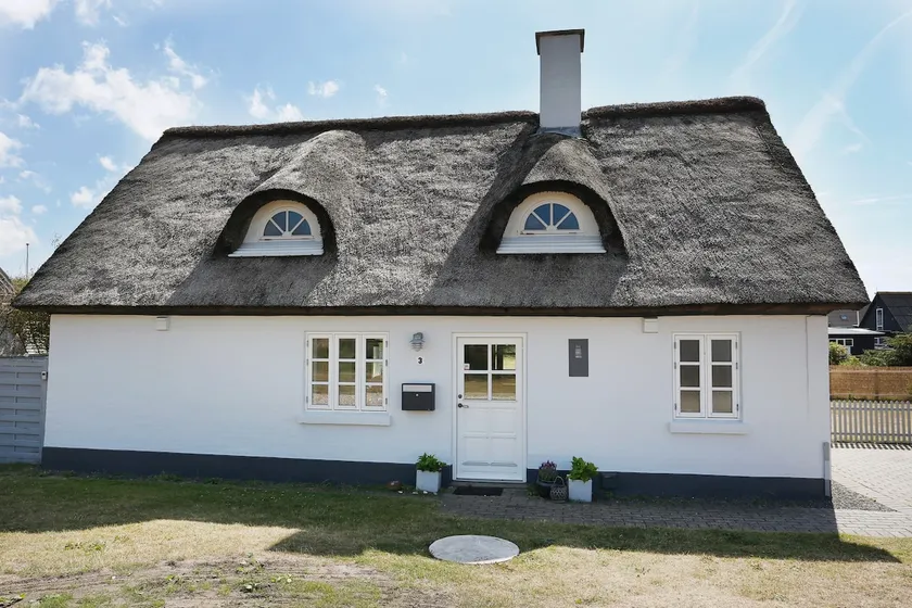 Thatched cottage idyll close to the beach and nature - Image 1