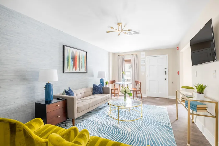 Redbud Suite 2 Beds/1 Bath, Pets Welcome + Parking - Image 1