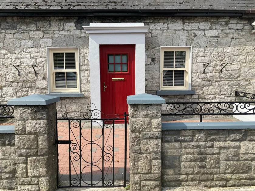 Newly Restored Cottage, Main St, Foynes, Sleeps 6 - Image 1