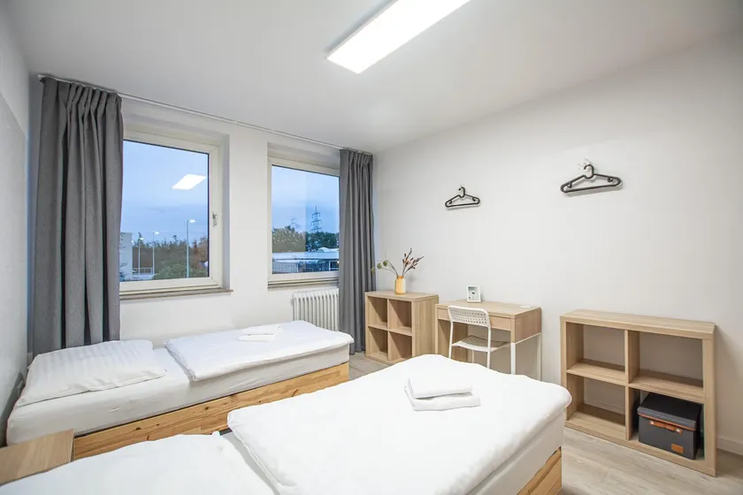 T&K Apartments-Neuss-10 Rooms Apartment-1 OG - Image 1