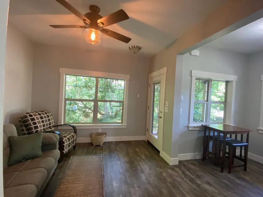 Fantastic 1 bedroom Bungalow, quiet neighborhood - Image 1