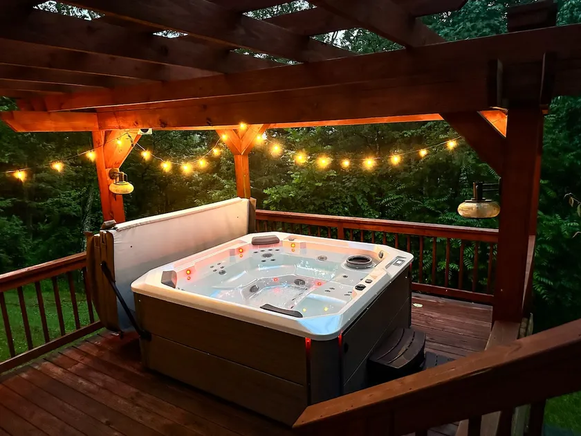 Hocking Hills Villa · Arcade · Hot Tub · 50 Ac - Image 1