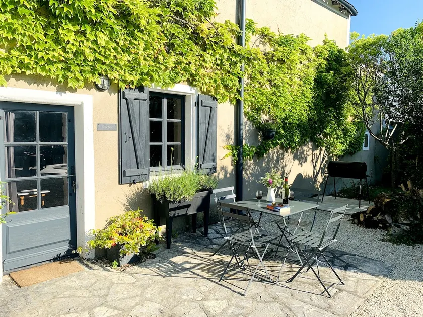 Gîte des Abeilles, Cosy, Tranquil, Rural 1 Bedroom Gîte, with Pool - Image 1