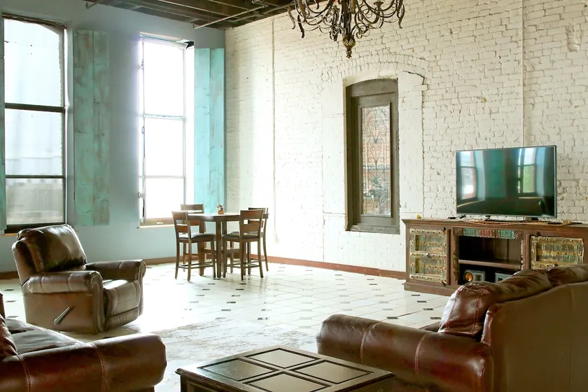 Oversized loft - Image 1