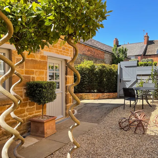 Topiary Barn - Stylish Accommodation in Rutland - Image 1