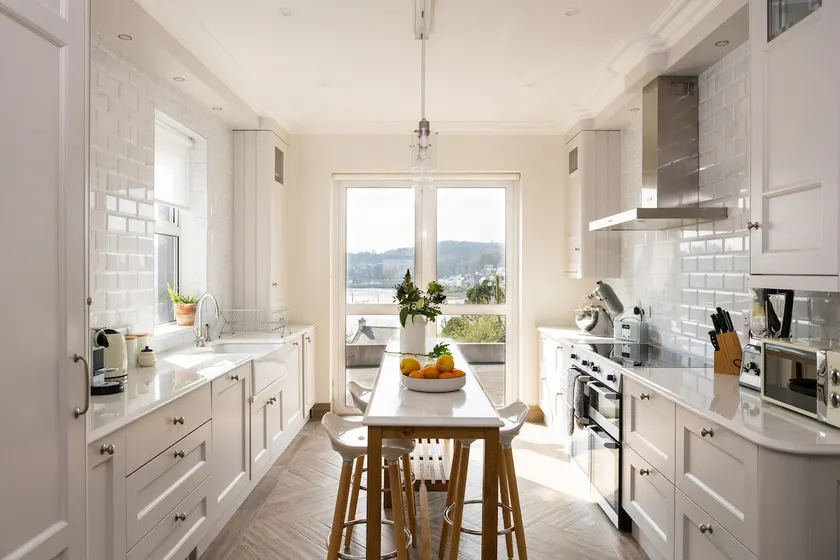 Luxury Waterfront House - Image 1