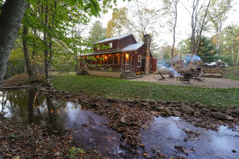 Cozy Creekside Cabin + Walking Trails - Image 1