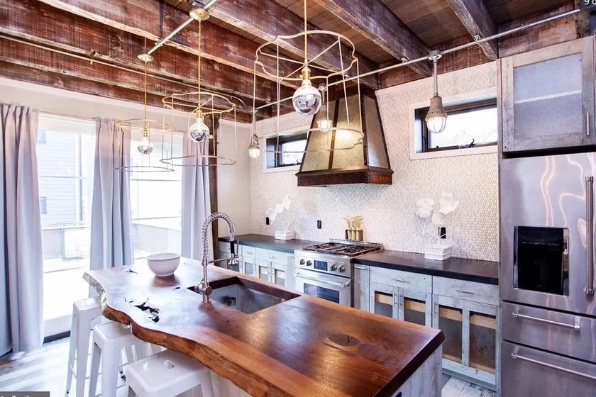 Luxury Hotel, Roof Deck, Parking & Walk to New Hope! - Image 1