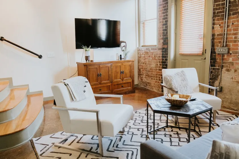 Stunning townhouse on quiet street in Springfield! - Image 1