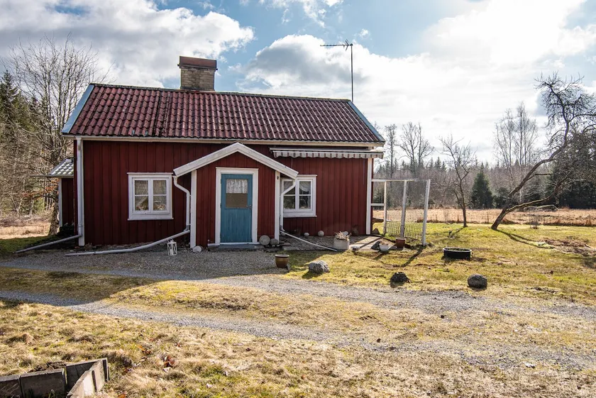 Old-fashioned cottage - Image 1