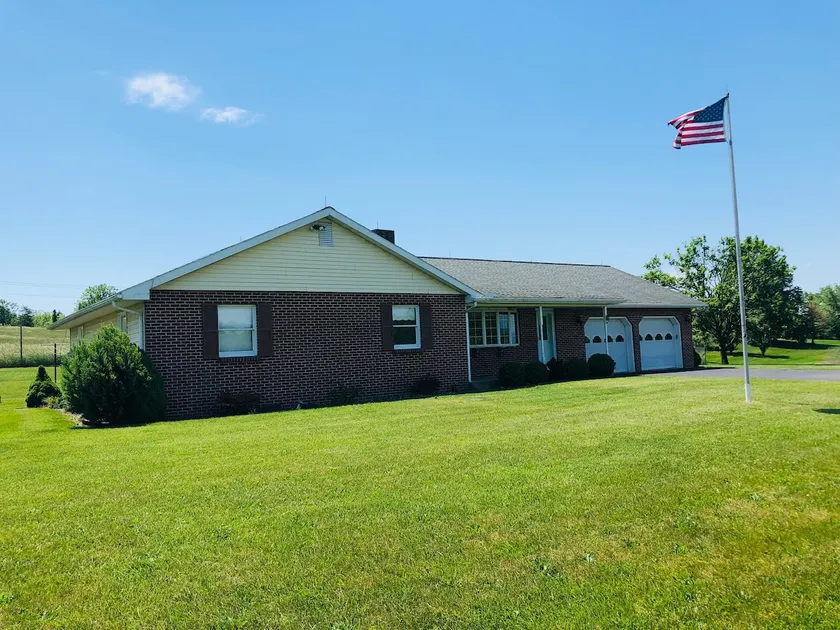 Quiet 3 BR home w/ plenty of outdoor space - Image 1