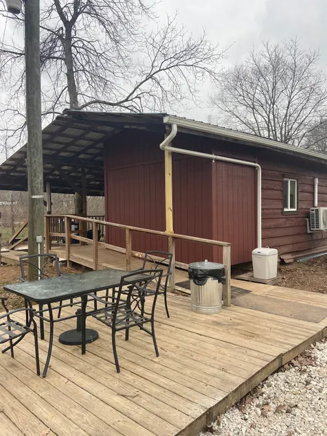 Cozy 2-Bedroom River Cabin with Private Dock - Image 1