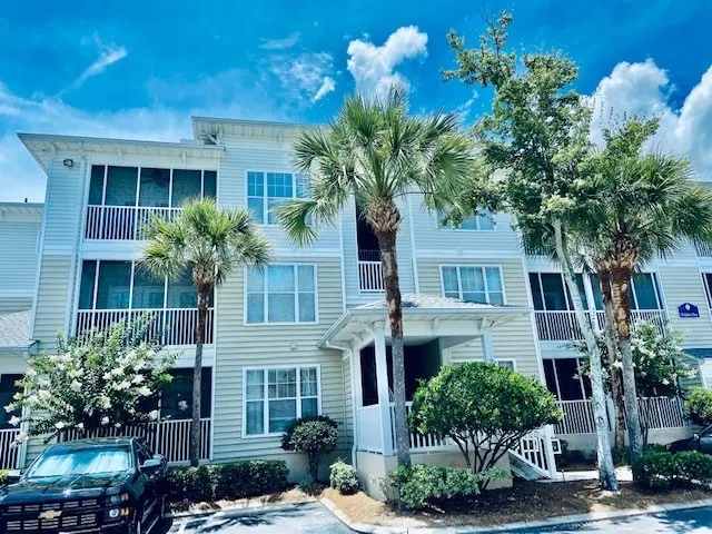 Coastal Condo with pool, minutes from beach - Image 1