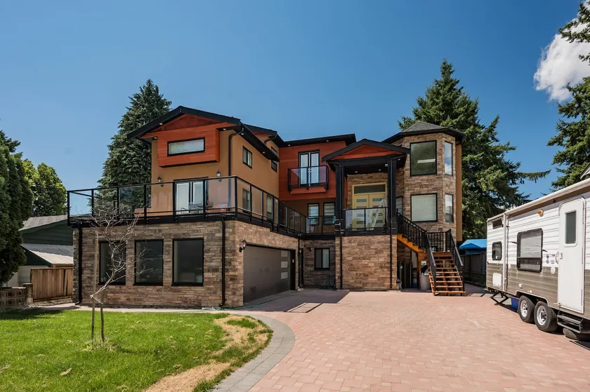 3-Brd entire suite in Surrey Central New house - Image 1