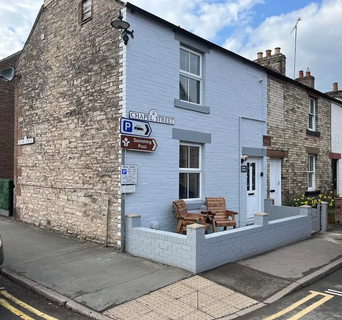 Crown Cottage - Image 1