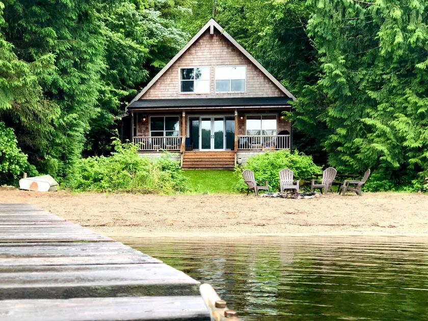 Waterfront Lake Cavanaugh Cabin-3 bdrm Sleeps 9 - Image 1